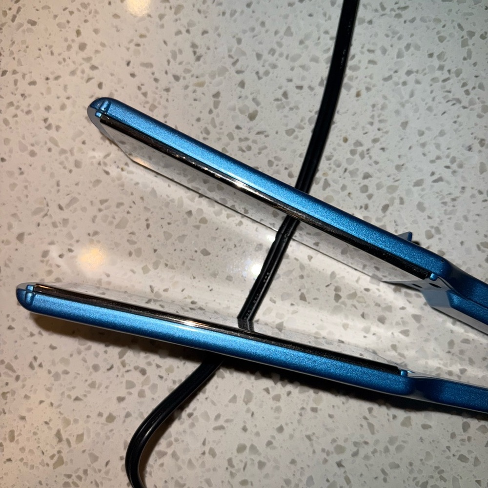 BaBylissPRO Nano Titanium Hair Straightener - Blue - Picture 5 of 7
